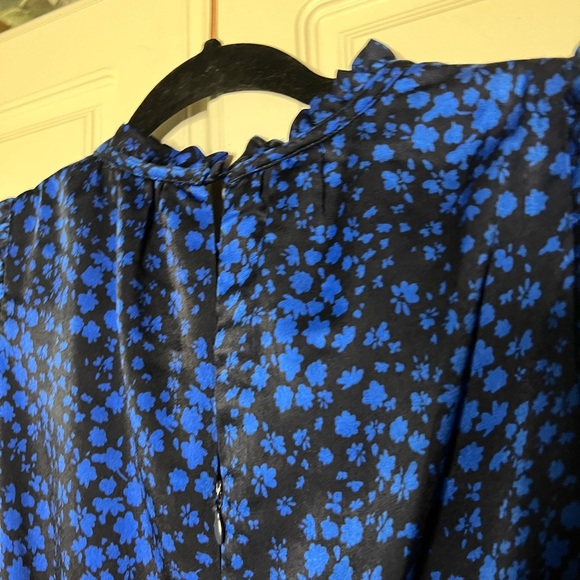 AQUA Flutter Sleeve Asymmetrical Dress - Picture 13 of 13